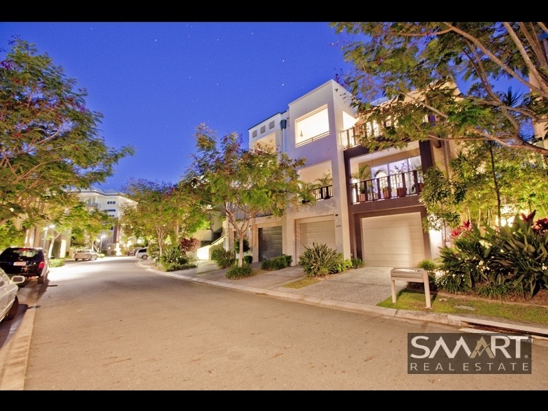 3308 Central Place, Carrara QLD 4211