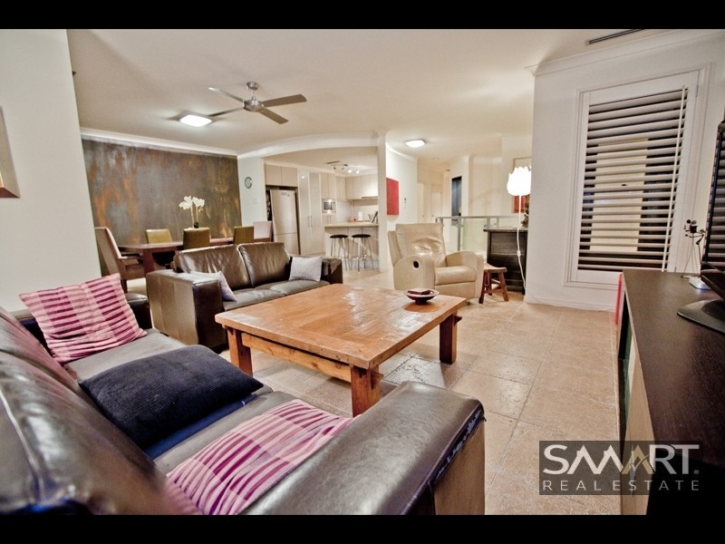 3308 Central Place, Carrara QLD 4211