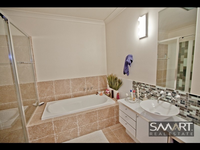 3308 Central Place, Carrara QLD 4211