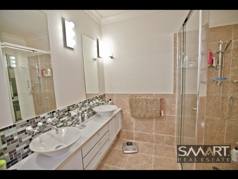 3308 Central Place, Carrara QLD 4211