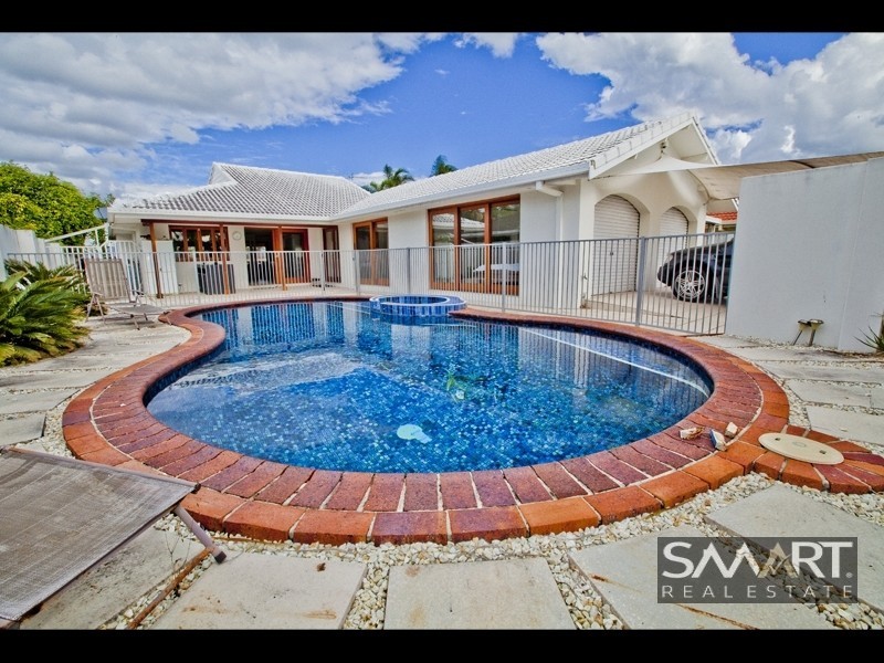 10 Boomerang Crescent, Sorrento QLD 4217
