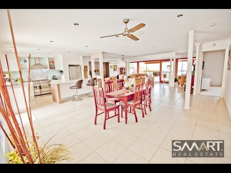 10 Boomerang Crescent, Sorrento QLD 4217