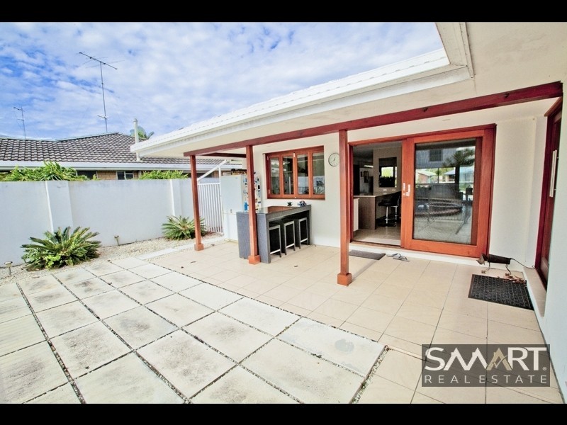 10 Boomerang Crescent, Sorrento QLD 4217
