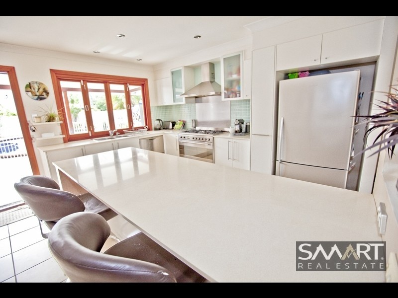 10 Boomerang Crescent, Sorrento QLD 4217