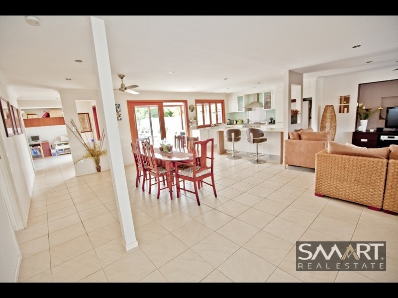 10 Boomerang Crescent, Sorrento QLD 4217