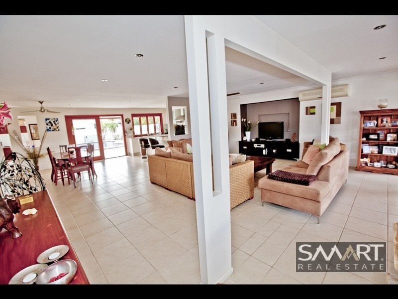10 Boomerang Crescent, Sorrento QLD 4217