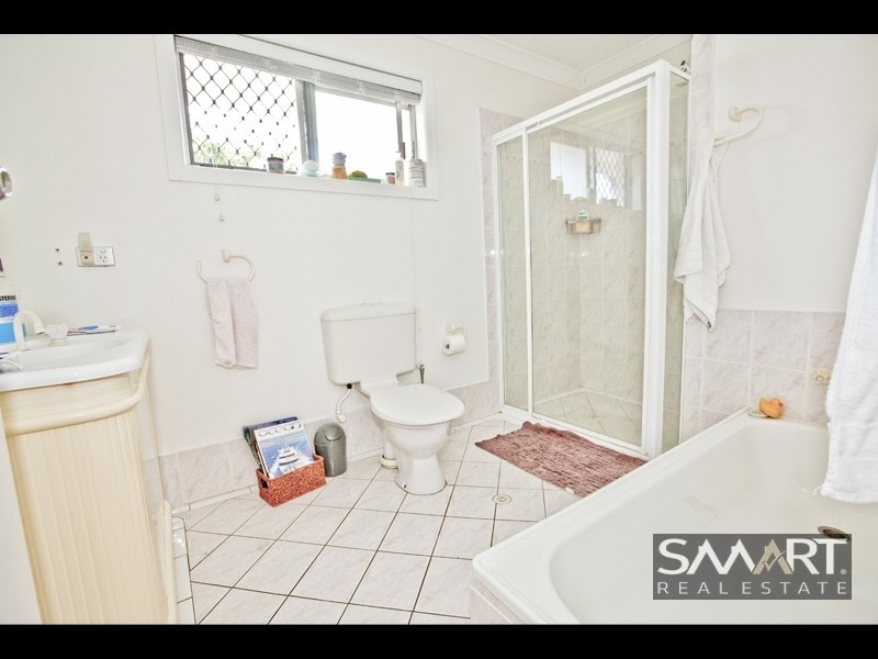 10 Boomerang Crescent, Sorrento QLD 4217