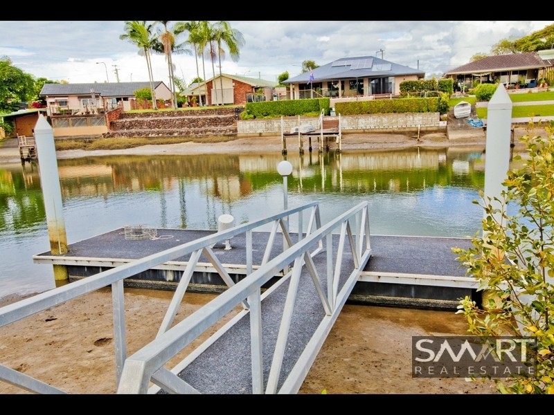 10 Boomerang Crescent, Sorrento QLD 4217