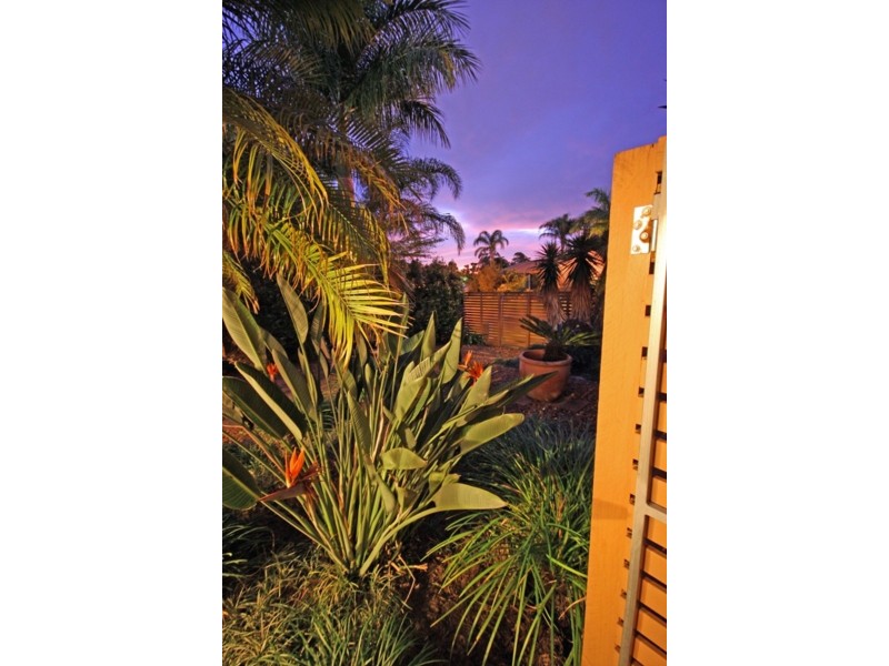1/9 Melanie Place, Labrador QLD 4215
