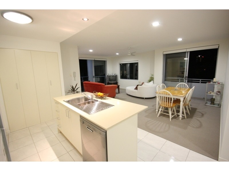 11/43 Anembo Street, Chevron Island QLD 4217