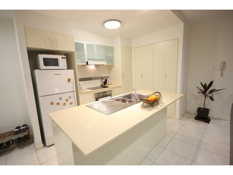 11/43 Anembo Street, Chevron Island QLD 4217