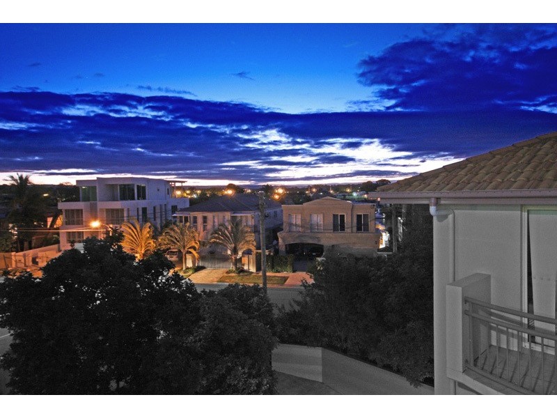 11/43 Anembo Street, Chevron Island QLD 4217