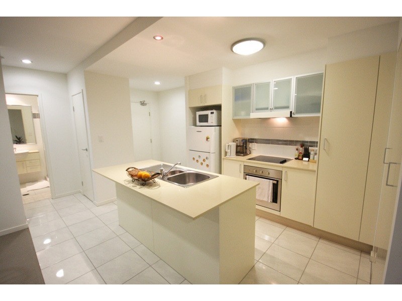 11/43 Anembo Street, Chevron Island QLD 4217