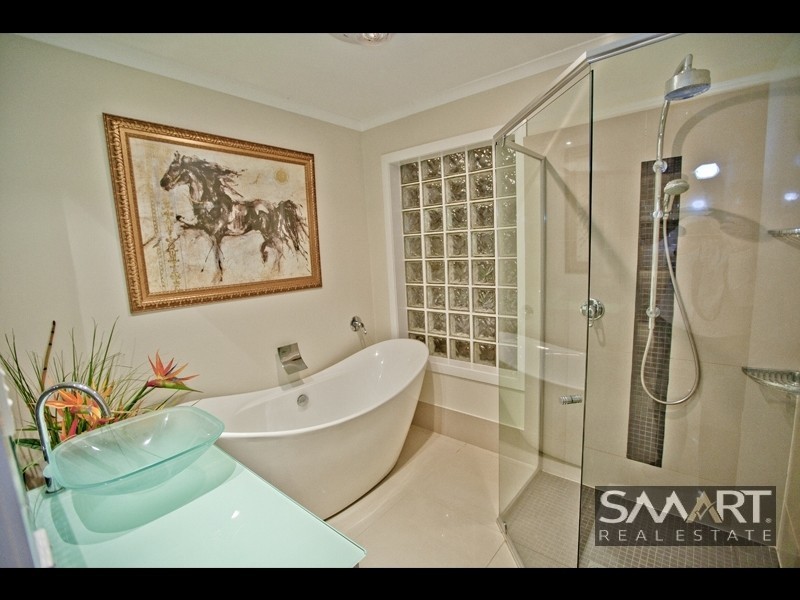 18 Lothian Avenue, Sorrento QLD 4217