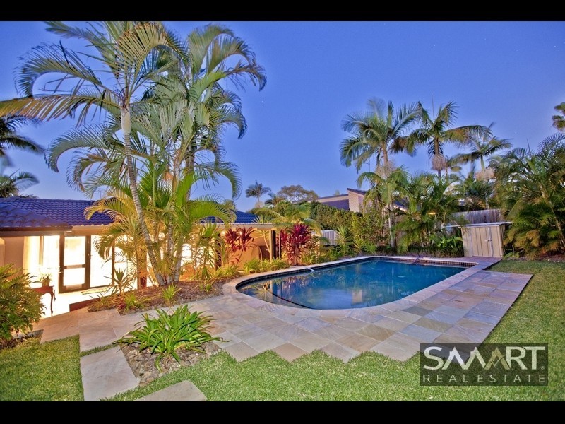 18 Lothian Avenue, Sorrento QLD 4217