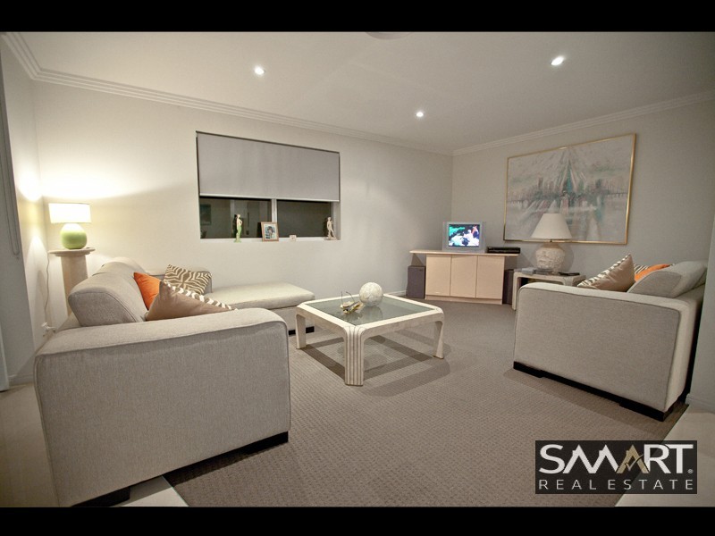 7a Vespa Crescent, Bundall QLD 4217