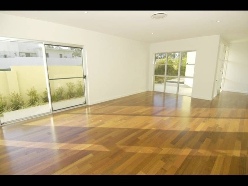 7003B Vista Drive, Benowa QLD 4217