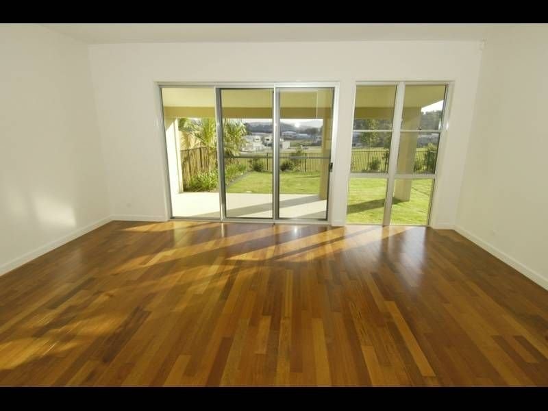 7003B Vista Drive, Benowa QLD 4217