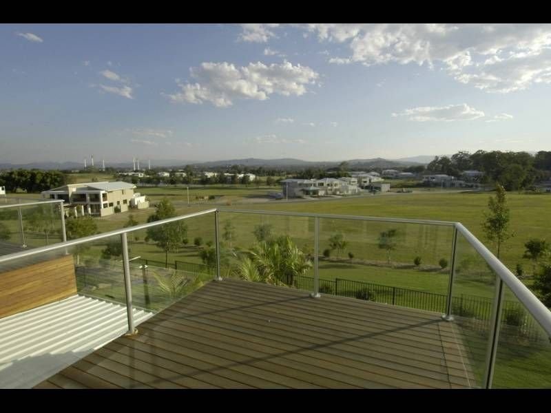 7003B Vista Drive, Benowa QLD 4217