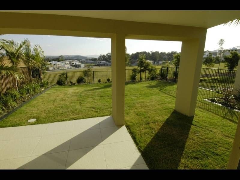 7003B Vista Drive, Benowa QLD 4217