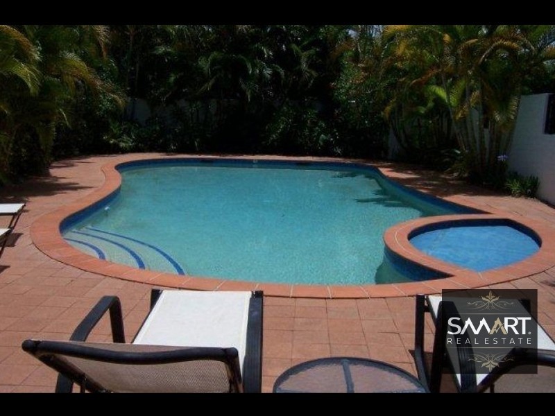 25/16 Purli Street, Chevron Island QLD 4217