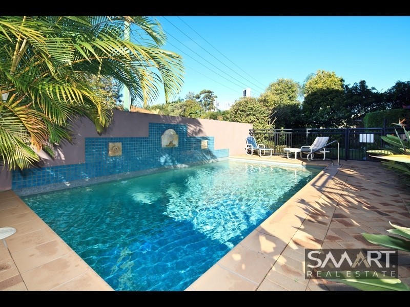 3/24-26 Parneno Street, Chevron Island QLD 4217