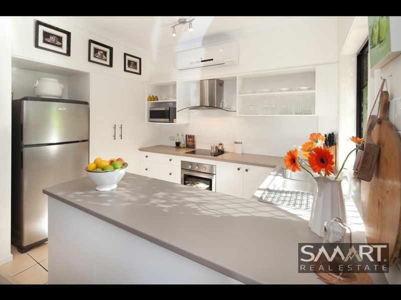 3/24-26 Parneno Street, Chevron Island QLD 4217