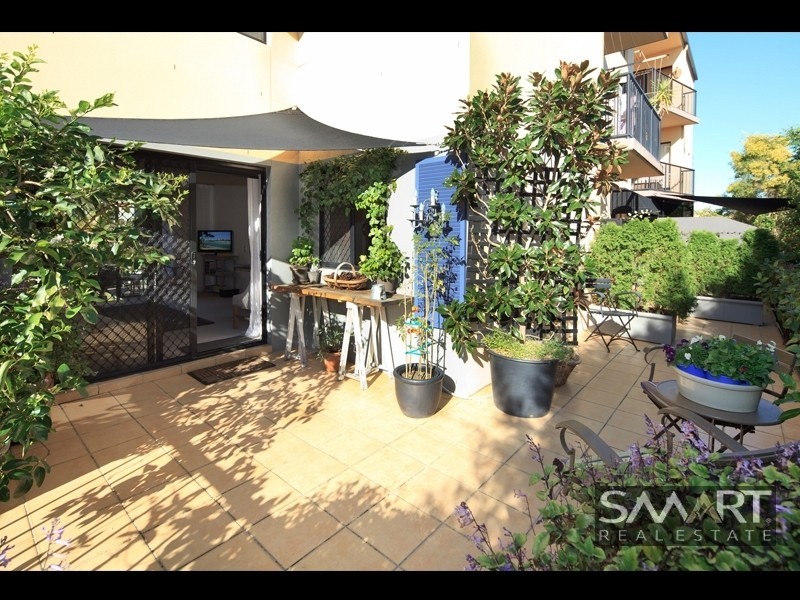 3/24-26 Parneno Street, Chevron Island QLD 4217