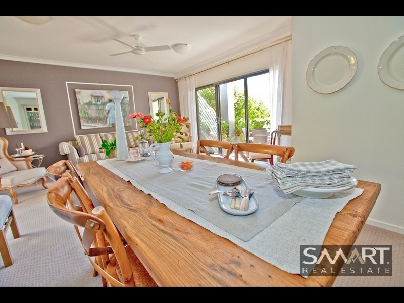 3/24-26 Parneno Street, Chevron Island QLD 4217