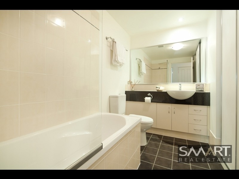 3/24-26 Parneno Street, Chevron Island QLD 4217