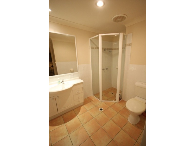 2/120 Pohlman Street,, Southport QLD 4215