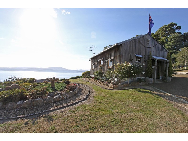 574 Police Point Road, Police Point TAS 7116