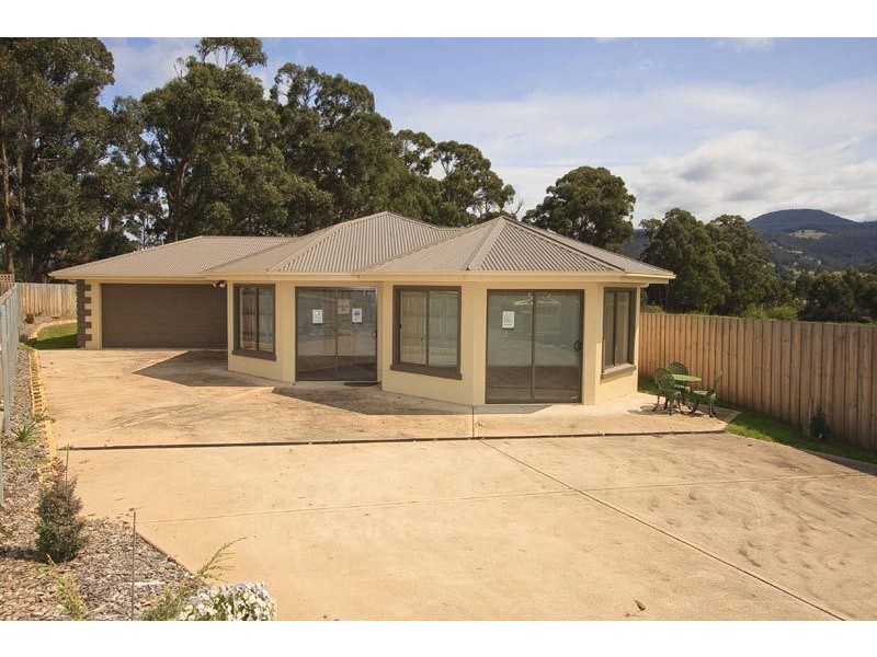 8 Plum Tree Close, Huonville TAS 7109