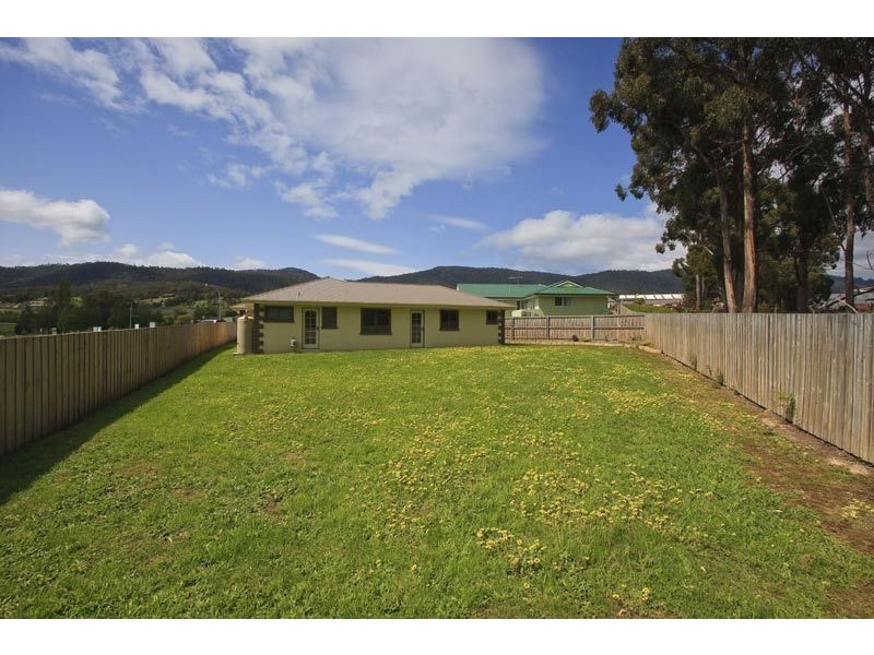 8 Plum Tree Close, Huonville TAS 7109