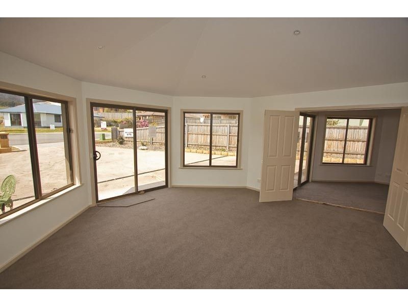 8 Plum Tree Close, Huonville TAS 7109