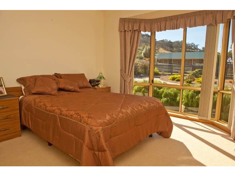 8 Old Apple Court, Huonville TAS 7109