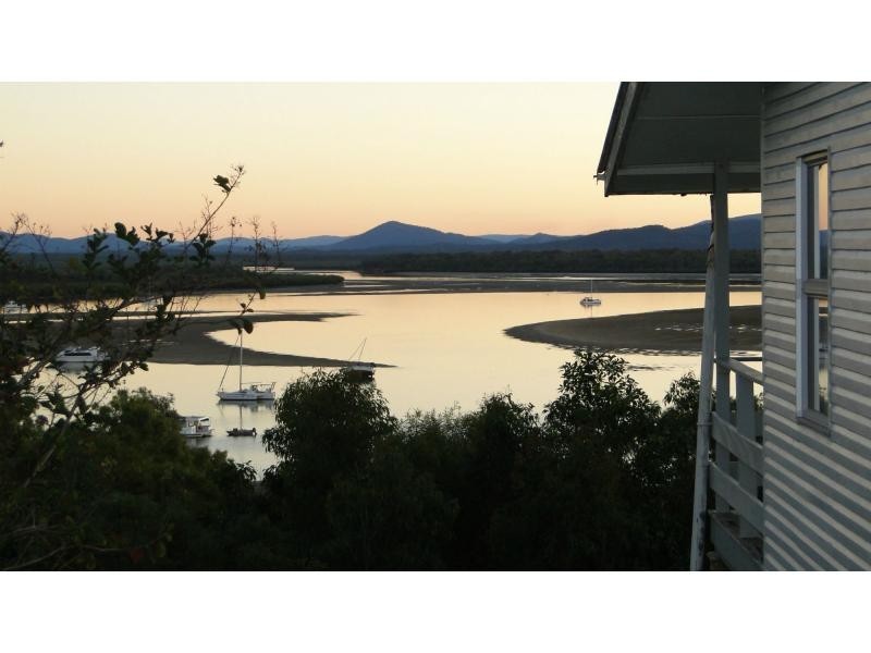 10 Barton Street, Seventeen Seventy QLD 4677