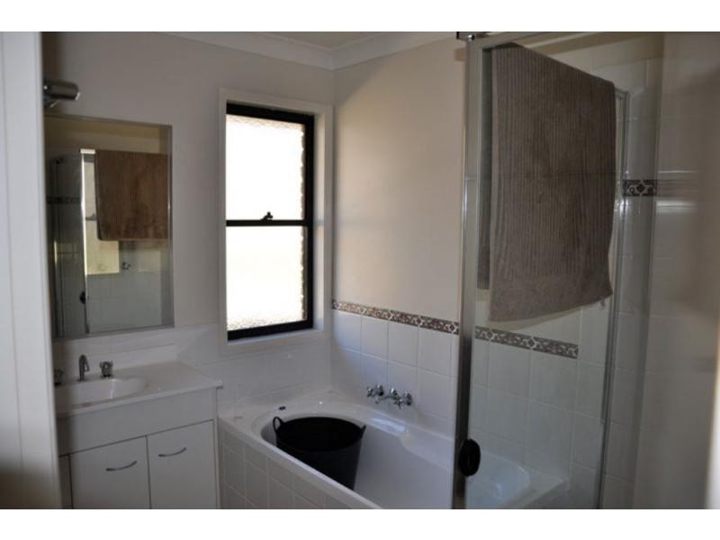60 Anna Drive, Raceview QLD 4305