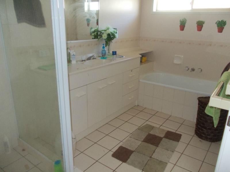 3 Challenger Avenue, Flinders View QLD 4305