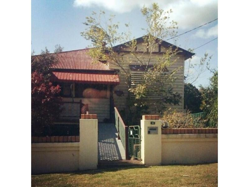 6 Montauban Street, Newtown QLD 4305