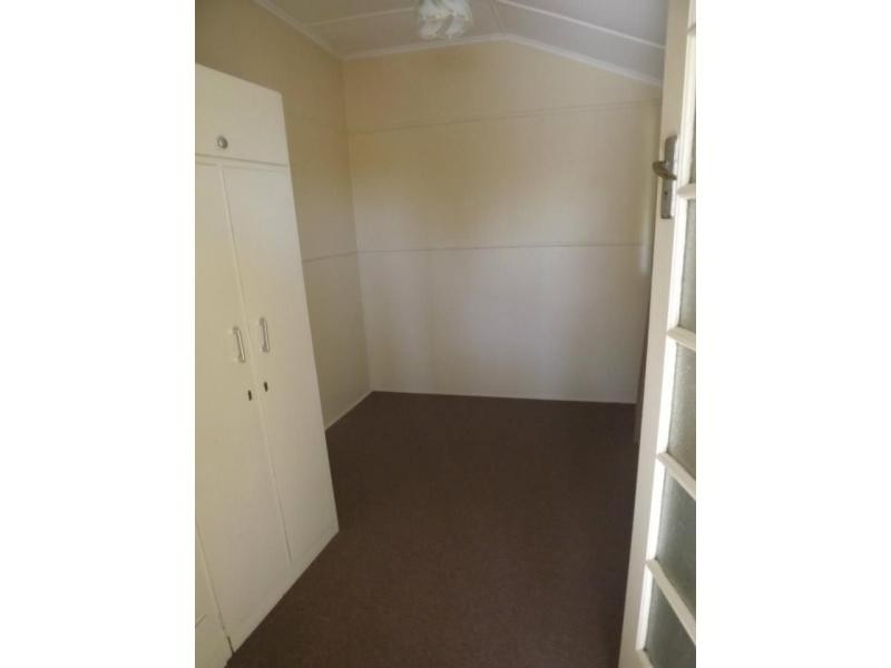 6 Montauban Street, Newtown QLD 4305