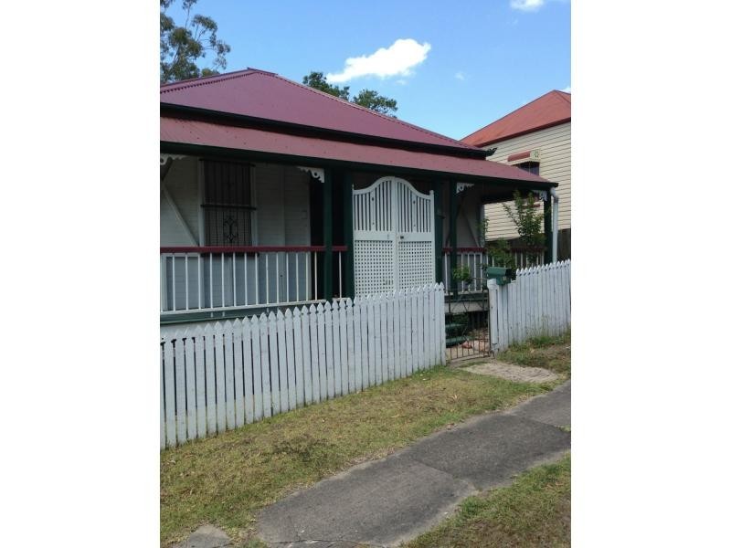 8 Darling Street, Ipswich QLD 4305