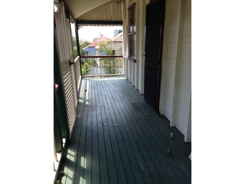 8 Darling Street, Ipswich QLD 4305