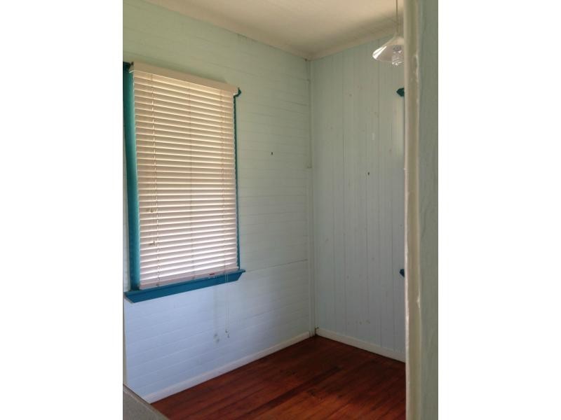8 Darling Street, Ipswich QLD 4305
