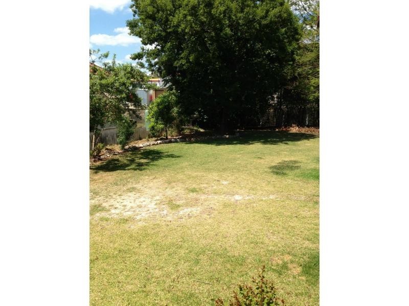 8 Darling Street, Ipswich QLD 4305