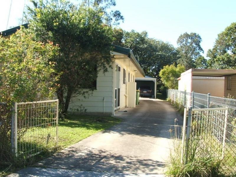 8 Vineyard Street, One Mile QLD 4305