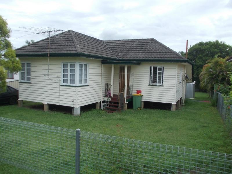 27 Pemberton Street, Booval QLD 4304