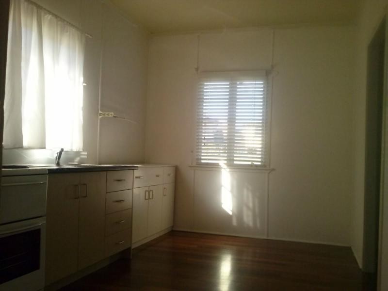 27 Pemberton Street, Booval QLD 4304