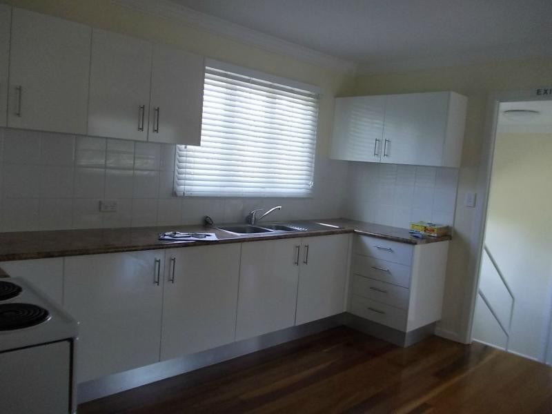 7 Logan Street, North Booval QLD 4304