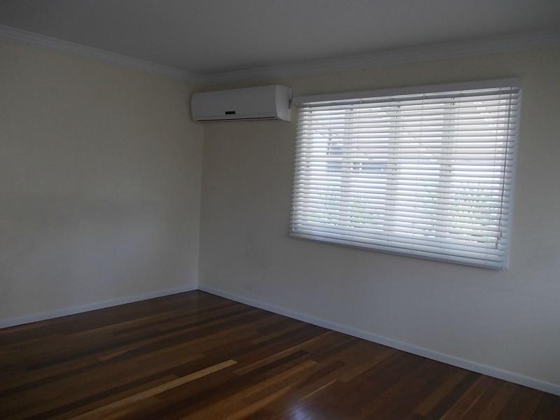 7 Logan Street, North Booval QLD 4304